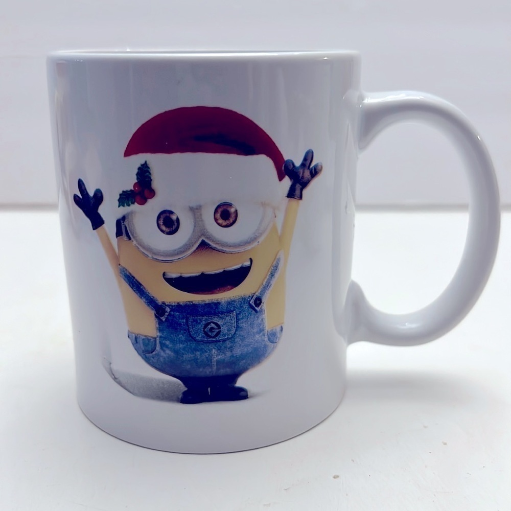 Despicable Me Collectibe holiday mug Minions Universal Studios Christmas